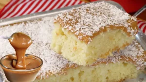 Bolo de Doce de Leite com Coco Fofinho e Molhadinho