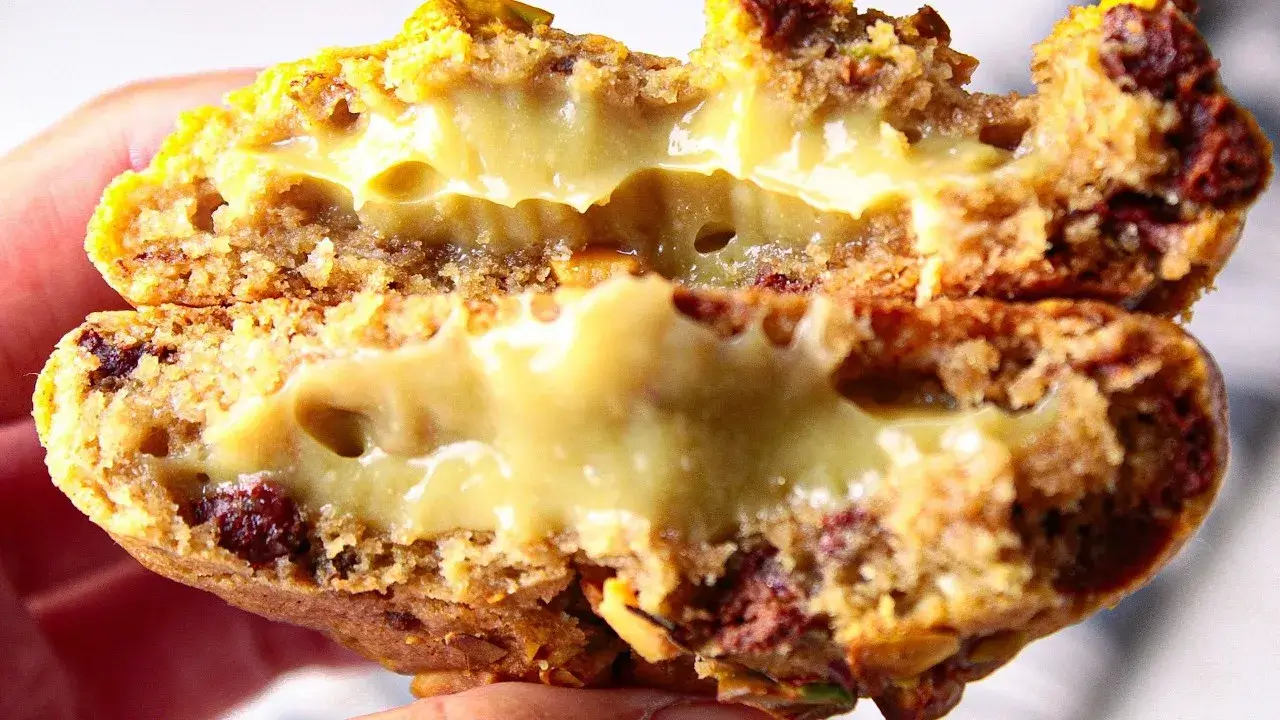 Cookie de Pistache com Recheio Cremoso Veja