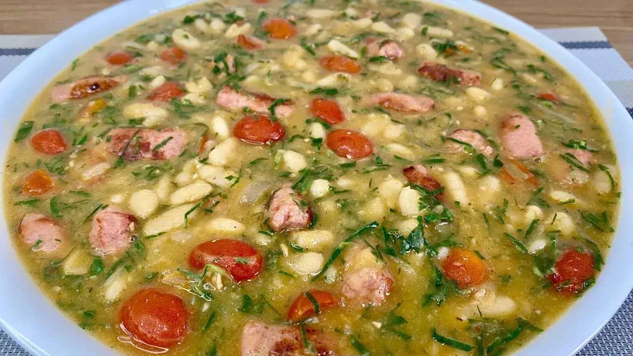 Feijão Branco Cremoso Com Linguiça Toscana Fácil de Fazer