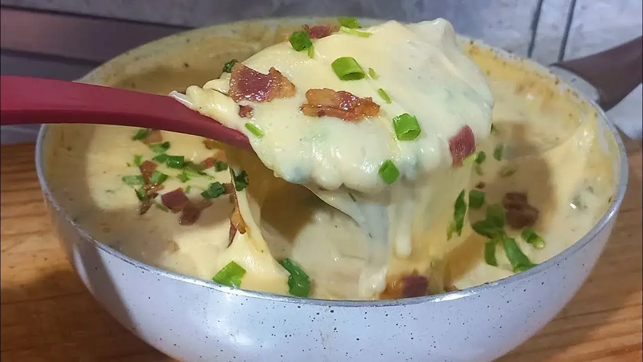 Frango Cremoso com Creme de Batata e Queijo: Receita Fácil para o Almoço