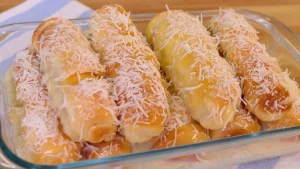 Pão Doce de Leite Condensado Com Coco Recheado com Queijo