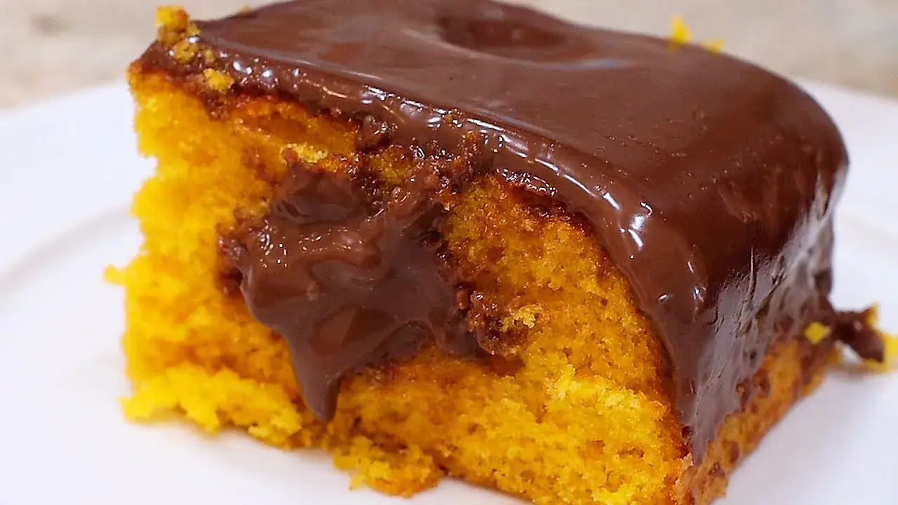 Receita Bolo de Cenoura com Chocolate Bem Recheado e Fácil de Fazer