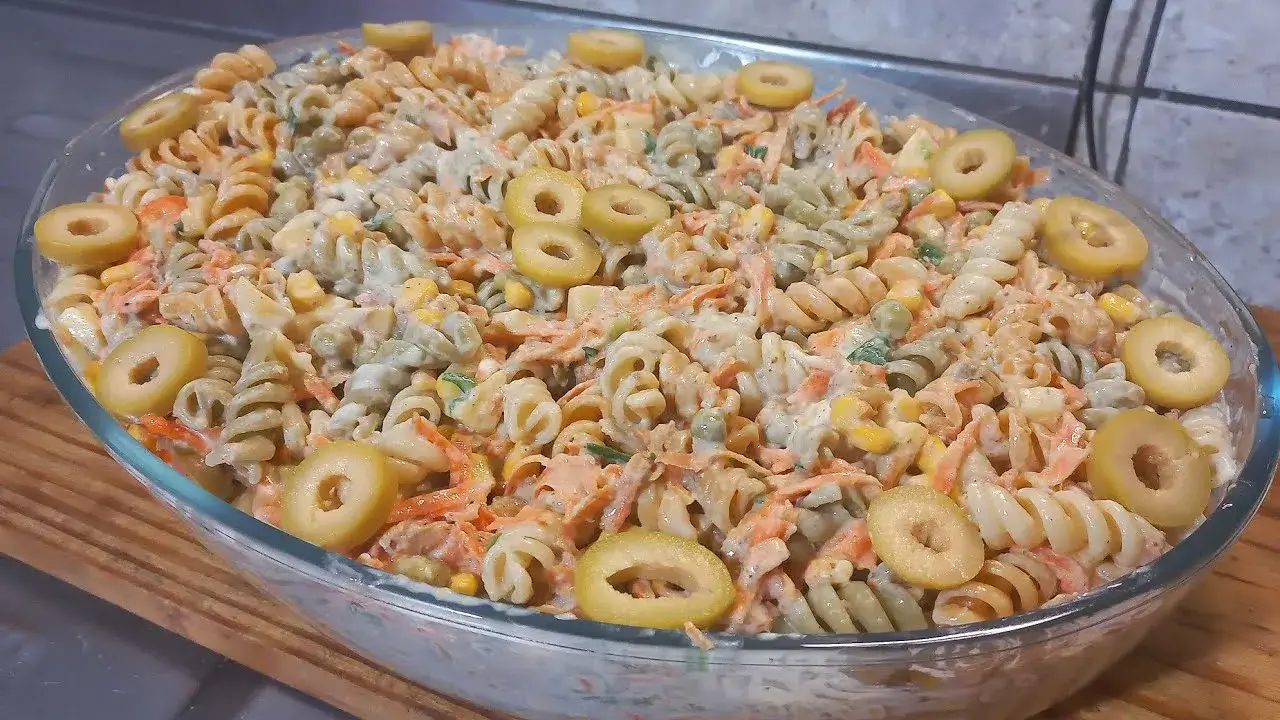Salada de Macarrão com Atum e Creme de Alho Super Cremosa