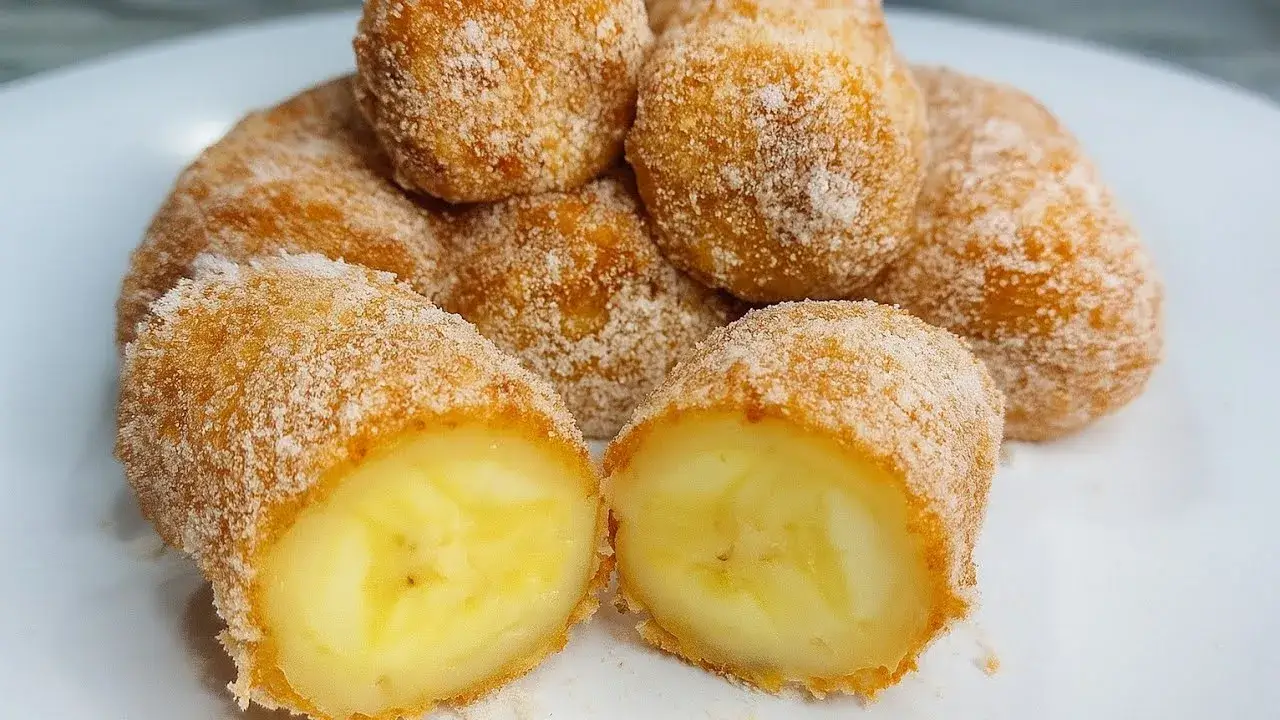 A banana frita empanada é perfeita para quem quer uma sobremesa rápida, saborosa e com...