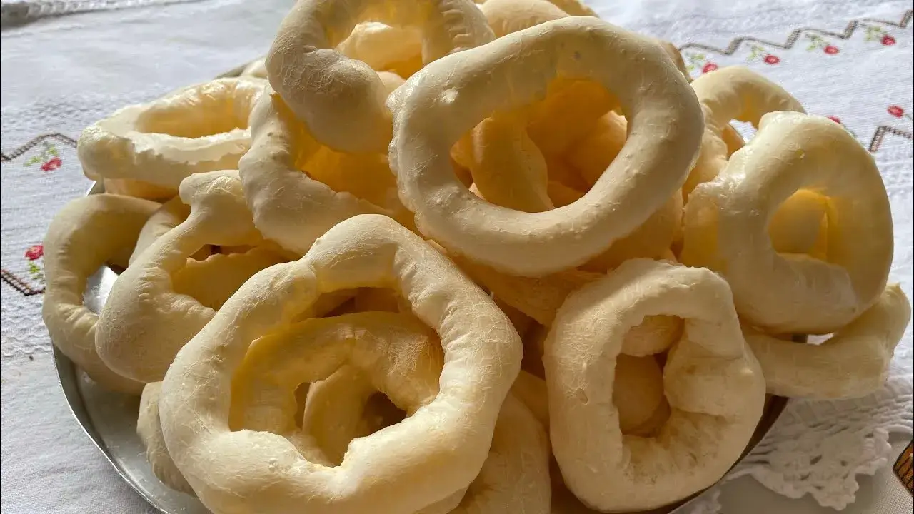 Aprenda a fazer essa receita de biscoito de vento da Vovó Mel, super econômica, saborosa...