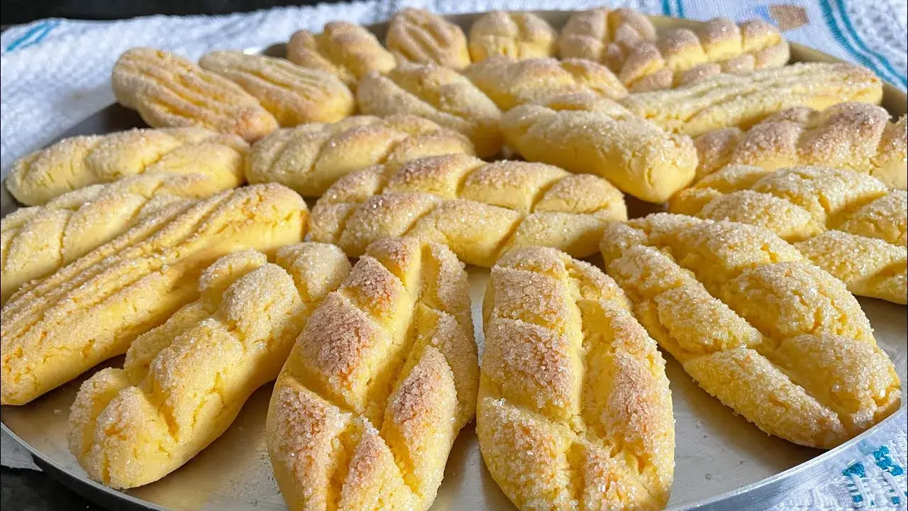 A bolacha de fubá cozido é uma opção prática e saborosa para lanches ou café...