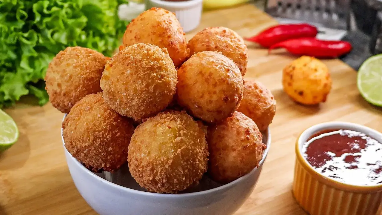 Bolinho Romeu e Julieta: Receita de Bolinho de Queijo com Goiabada