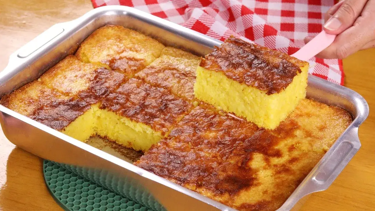 O bolo de milho cremoso é uma receita prática feita no liquidificador, perfeita para acompanhar...