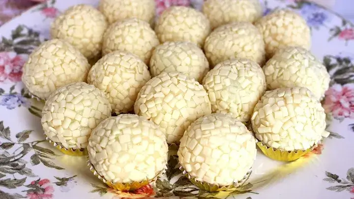Brigadeiro Branco com Uva: Receita Fácil para Festas e Vendas
