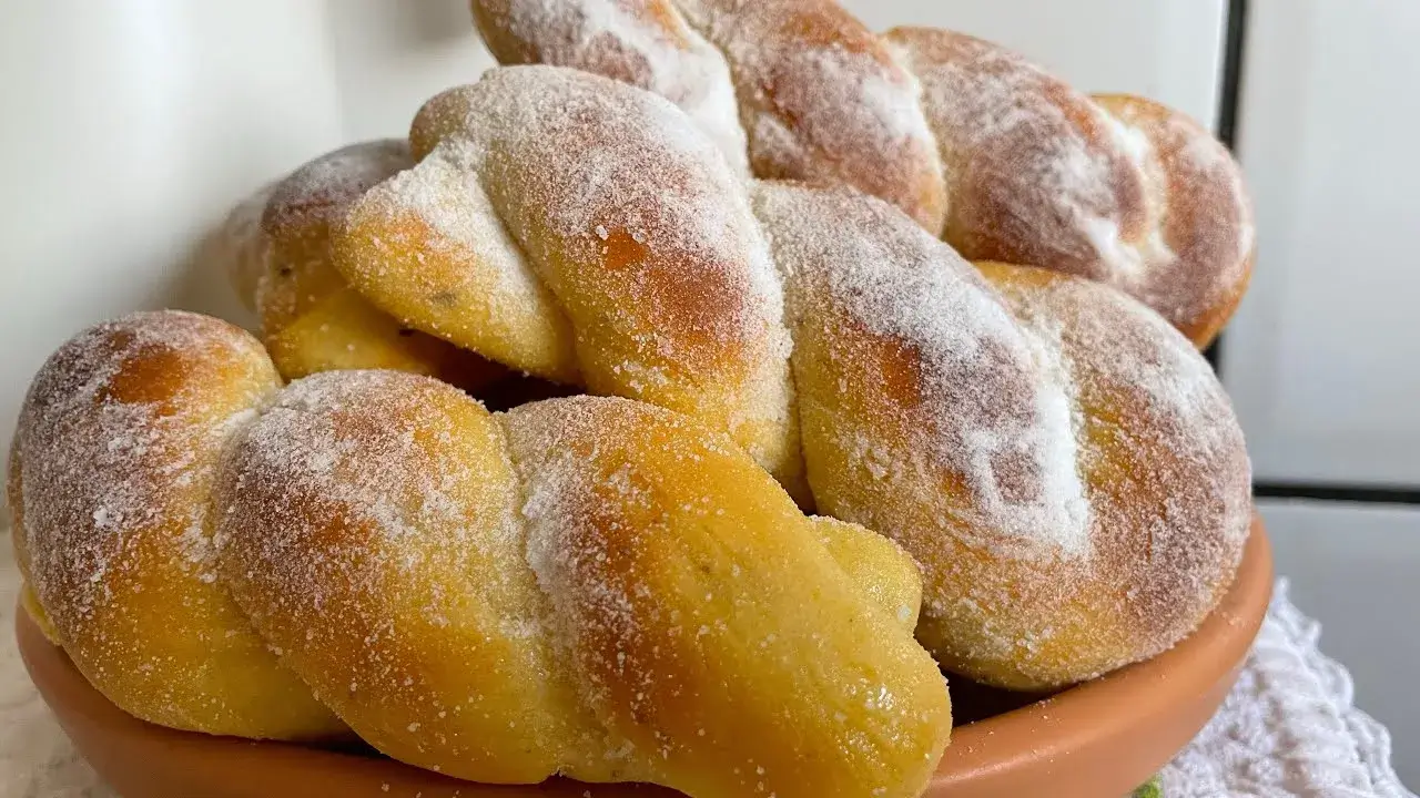 A rosca com fubá e erva doce é uma receita clássica e super saborosa, perfeita...