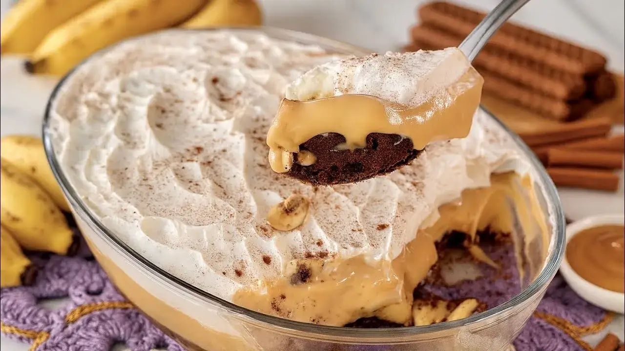 O Banof é uma sobremesa clássica de creme e banana que agrada a todos. Essa...