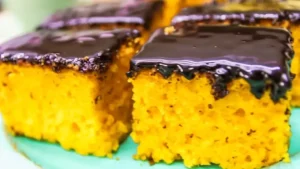 Bolo de Cenoura com Cobertura de Chocolate Fofinho e Fácil de Fazer
