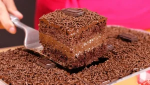 Bolo de Chocolate Recheado Veja
