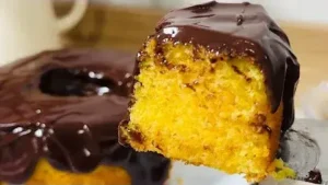 Bolo de flocão de milho fofinho e úmido: Receita fácil que derrete na boca