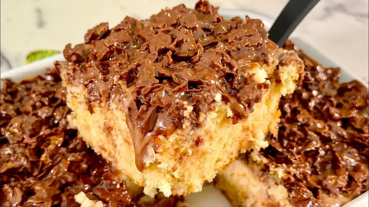 O bolo de leite Ninho com sucrilhos crocantes é uma sobremesa fácil, cremosa e com...