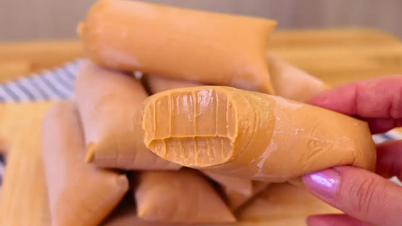 O geladinho gourmet de doce de leite é uma sobremesa prática, refrescante e cheia de...