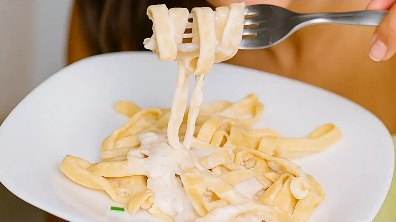Esta receita de macarrão de gelatina e ovo é ideal para quem busca uma opção...