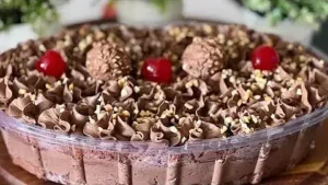 Mousse de Ferrero Rocher na Travessa Cremosa e Fácil de Fazer