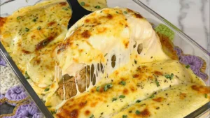 Panqueca de frango cremosa com molho branco gratinado: Fácil, caseira e perfeita para o almoço