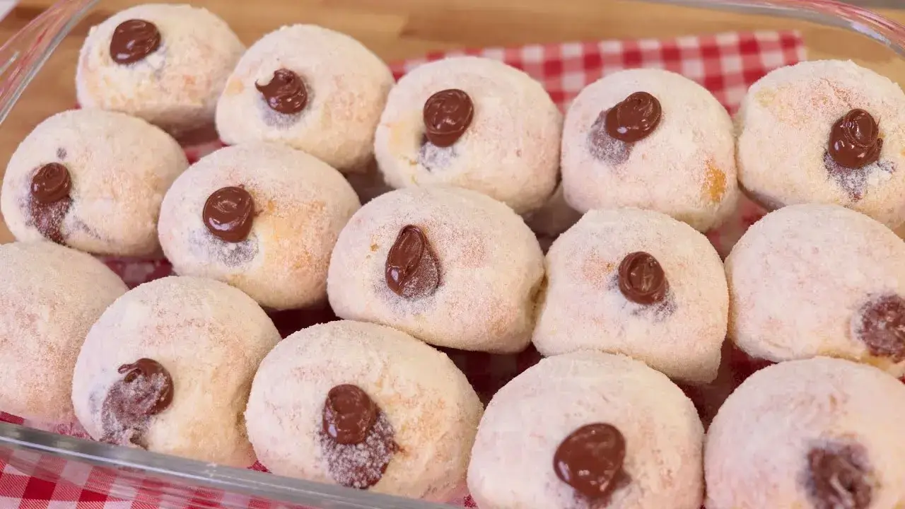 O pãozinho lua de mel é uma receita perfeita para quem ama massas doces bem...