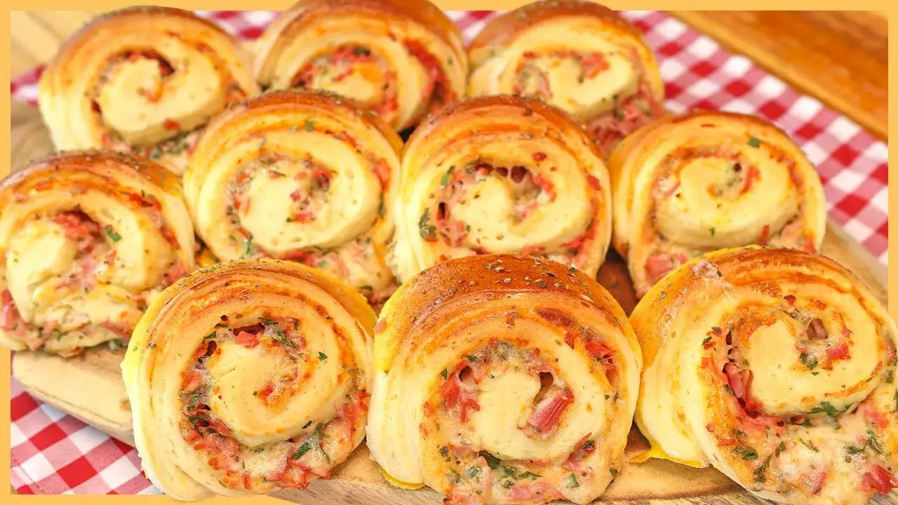 O pãozinho de frios é aquele salgado caseiro perfeito para qualquer momento do dia —...