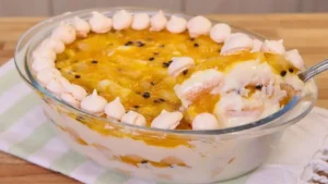 Pavê de Frutas Amarelas com Creme Quatro Leites: Receita Fácil e Refrescante