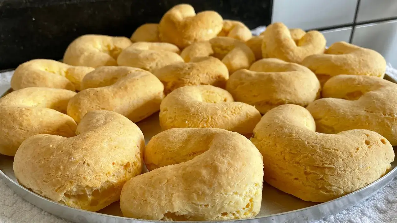 Biscoito de Flocão de Milho e Queijo: Receita Econômica e Fácil de Fazer