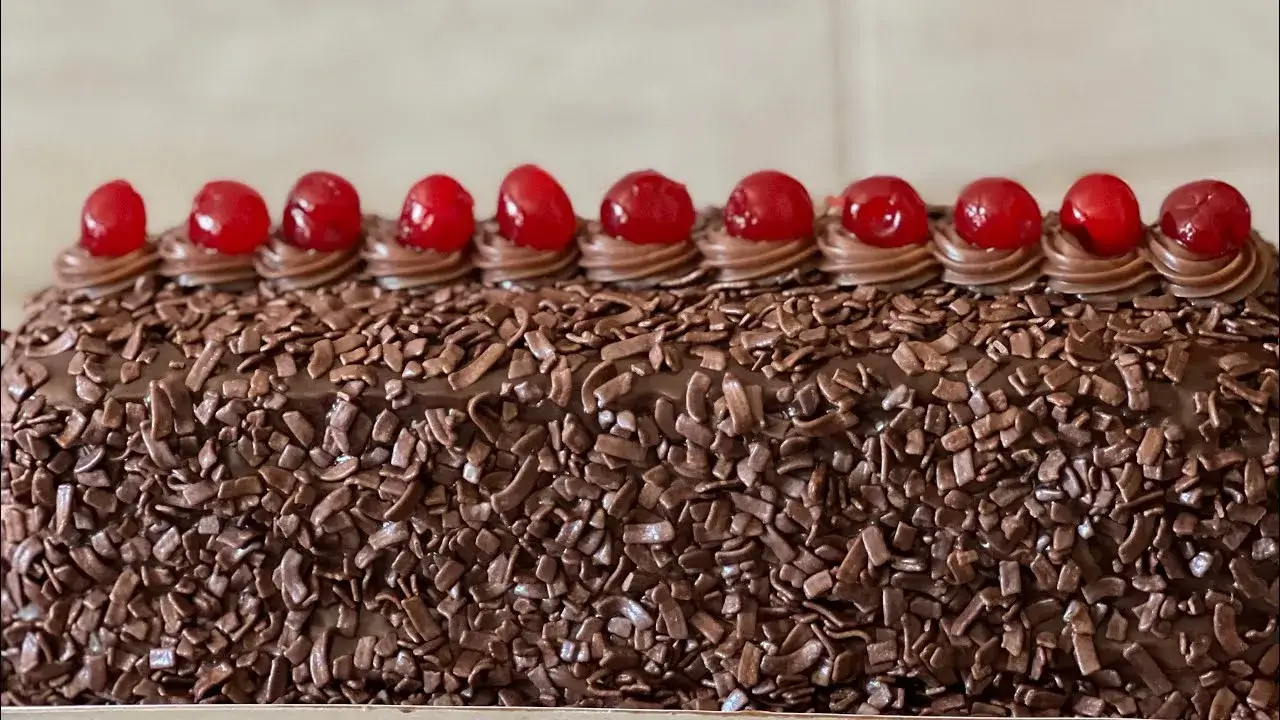 Bolo de Chocolate com Brigadeiro e Mousse: Receita Completa