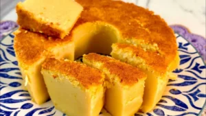 Bolo de milho cremoso fácil que conquista no primeiro pedaço