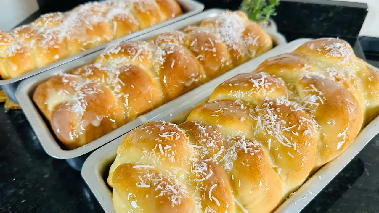 Pão trançado fofinho que desfia