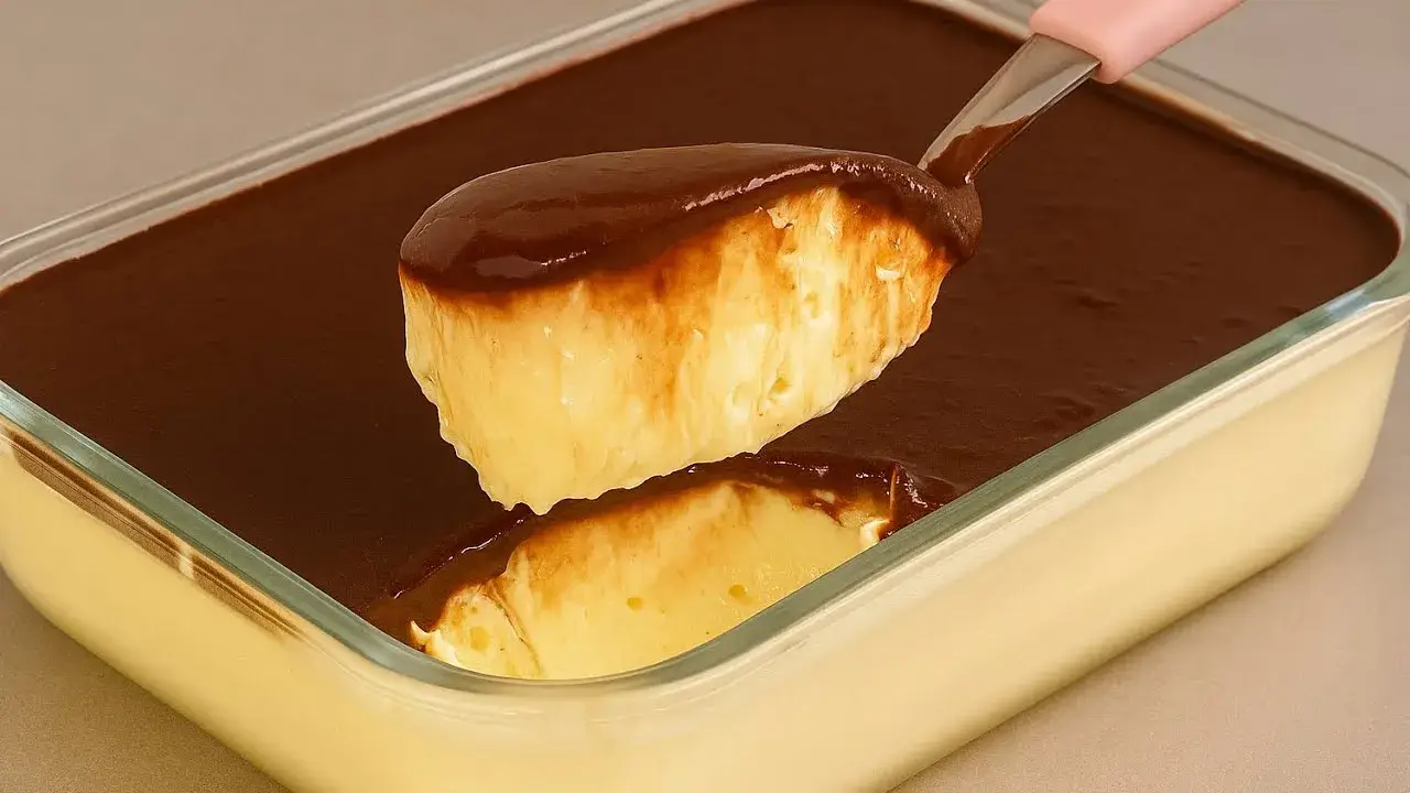 Sobremesa de Limão com Calda de Chocolate Cremosa
