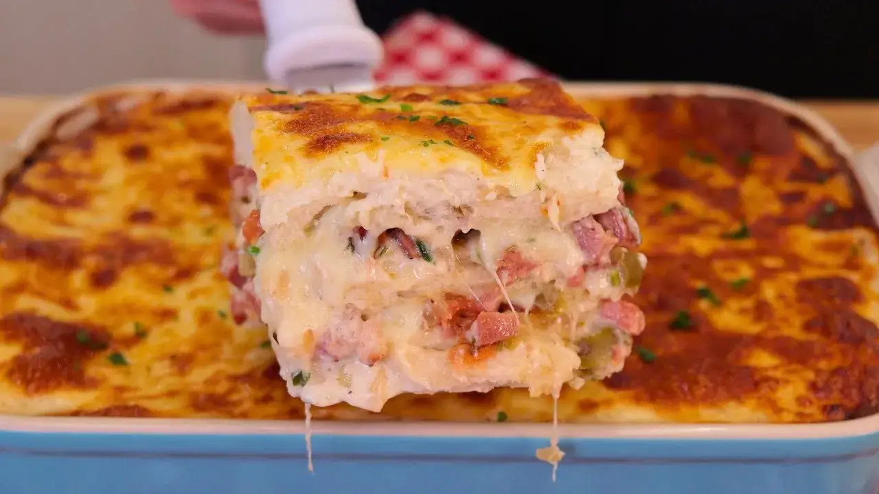 Torta de calabresa com bacon cremoso fácil e delicioso