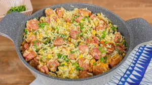 Arroz com linguiça toscana feito em uma panela só: Almoço simples, completo e econômico