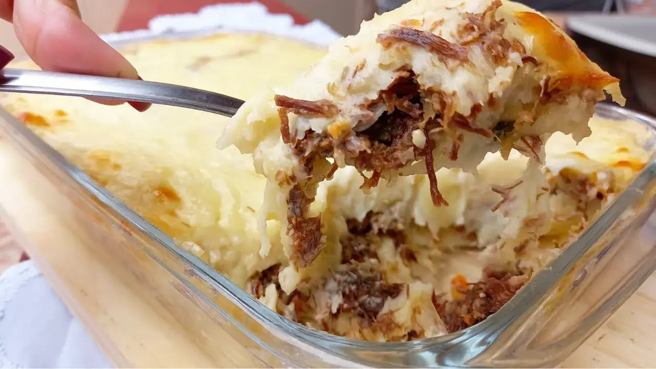 Escondidinho de Carne de Sol com Macaxeira Bem Recheado