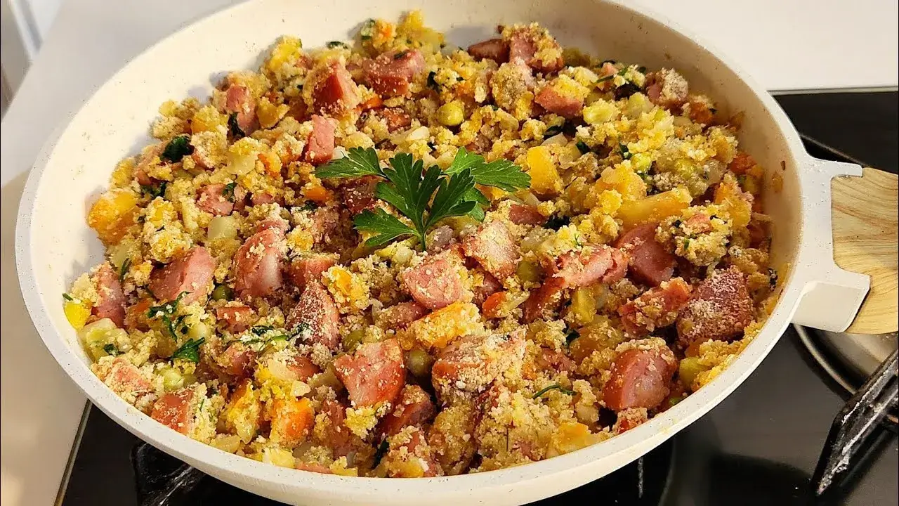 Farofa de Calabresa Tradicional para Festas e Almoços em Família