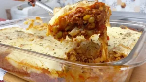 Macarronada Cremosa de Carne Moída Assada no Forno