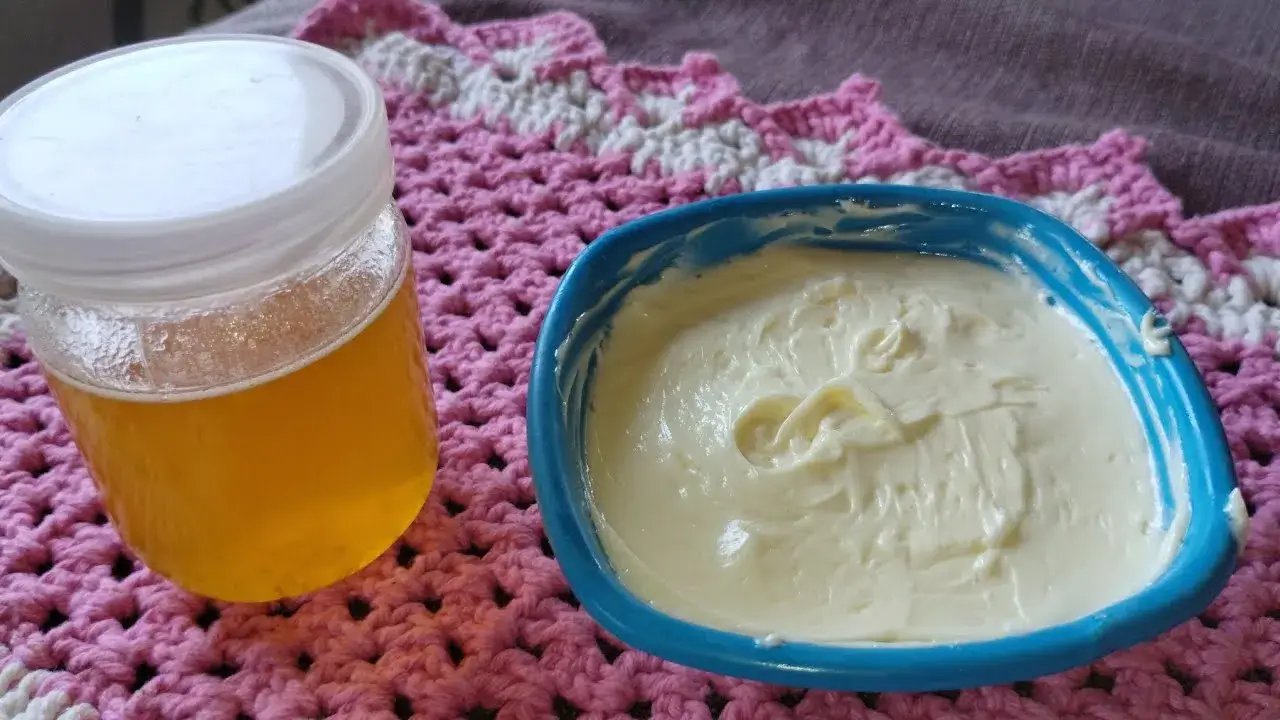 Manteiga de garrafa feita em casa do jeito tradicional