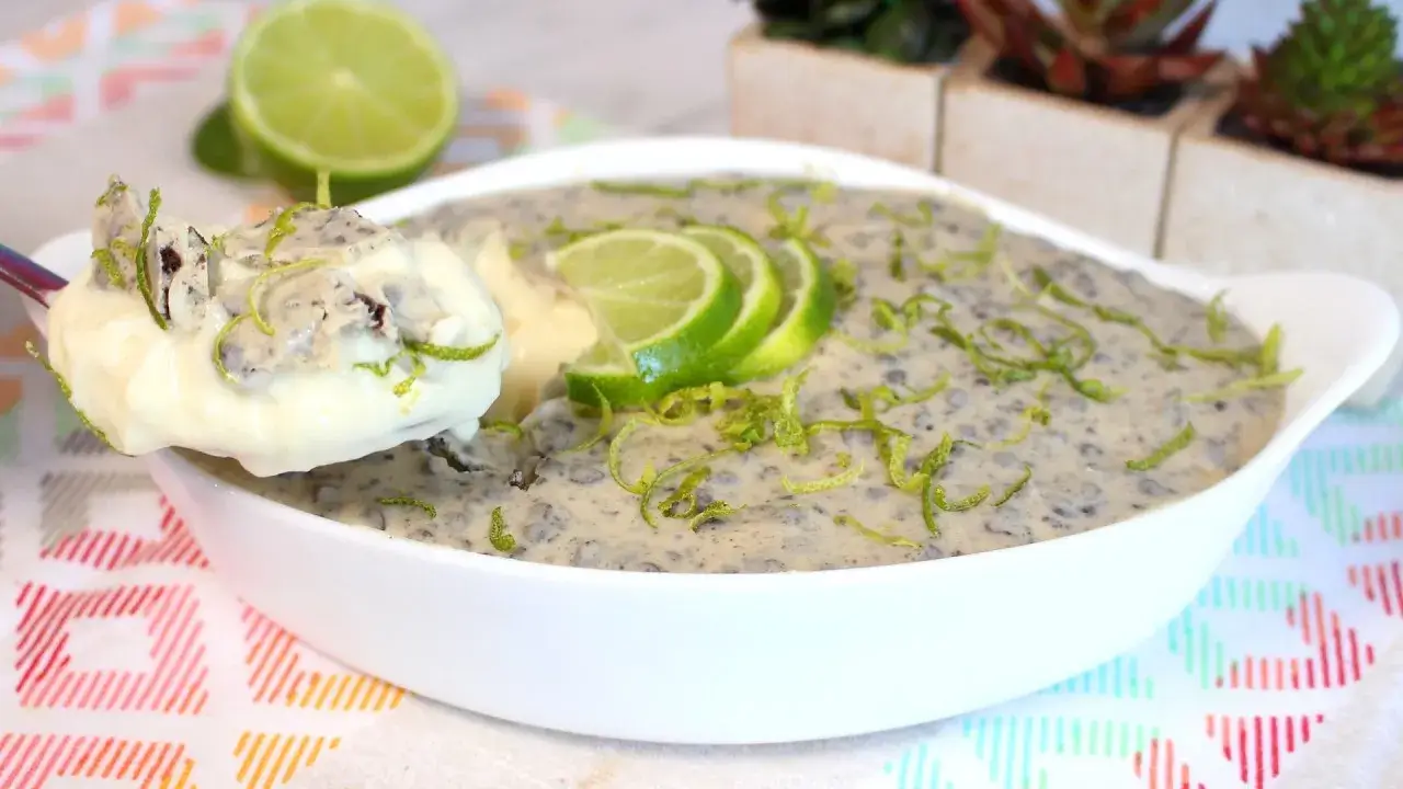 Mousse de limão com chocolate branco que dá vontade de repetir