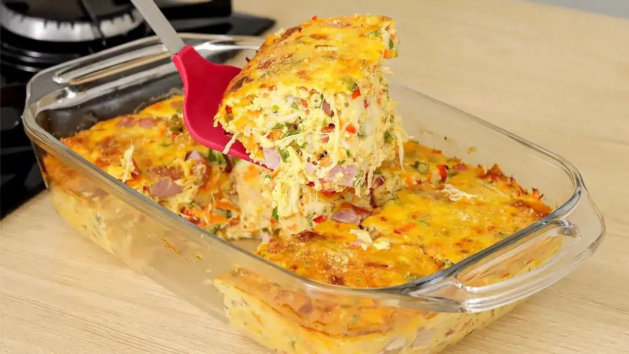Omelete de forno fácil e completo para aproveitar tudo da geladeira