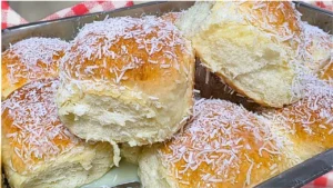 Pãezinhos com Leite Condensado e Coco macios e fáceis