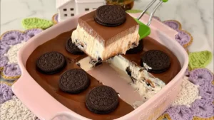Pavê de Oreo gelado simples com mousse de chocolate branco