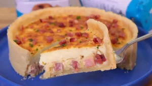 Quiche de Queijo e Bacon Clássica com Massa Crocante
