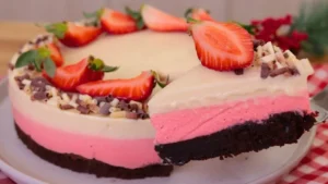 Torta brownie napolitana fácil para surpreender no final de ano