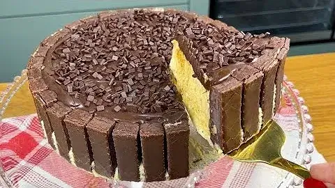 Torta de maracujá com bis que surpreende pela cremosidade
