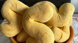 Biscoito Cascão fácil e crocante feito com fubá de canjica