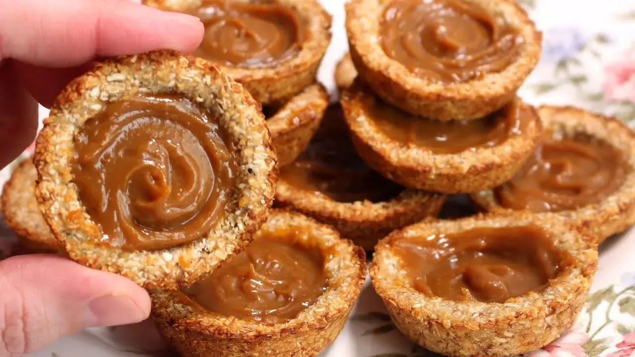 Biscoito tortinha sem açúcar de banana e coco fácil de fazer