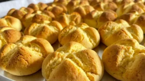Bolacha com nata e queijo para o café, fácil de fazer e rende bem
