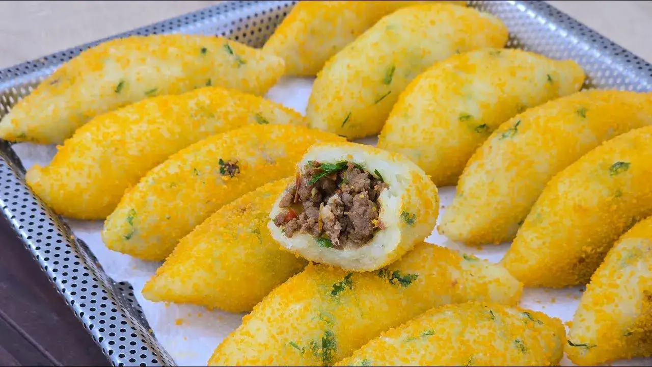 Bolinho de Aipim com Carne Moída Caseiro Crocante