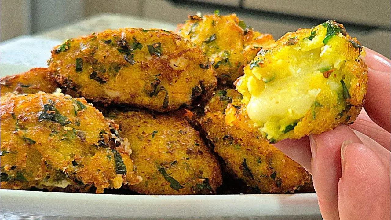 Bolinho de Milho Verde com Queijo Frito na Hora