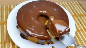 Bolo Low Carb de Cenoura com Cobertura de Chocolate Sem Açúcar